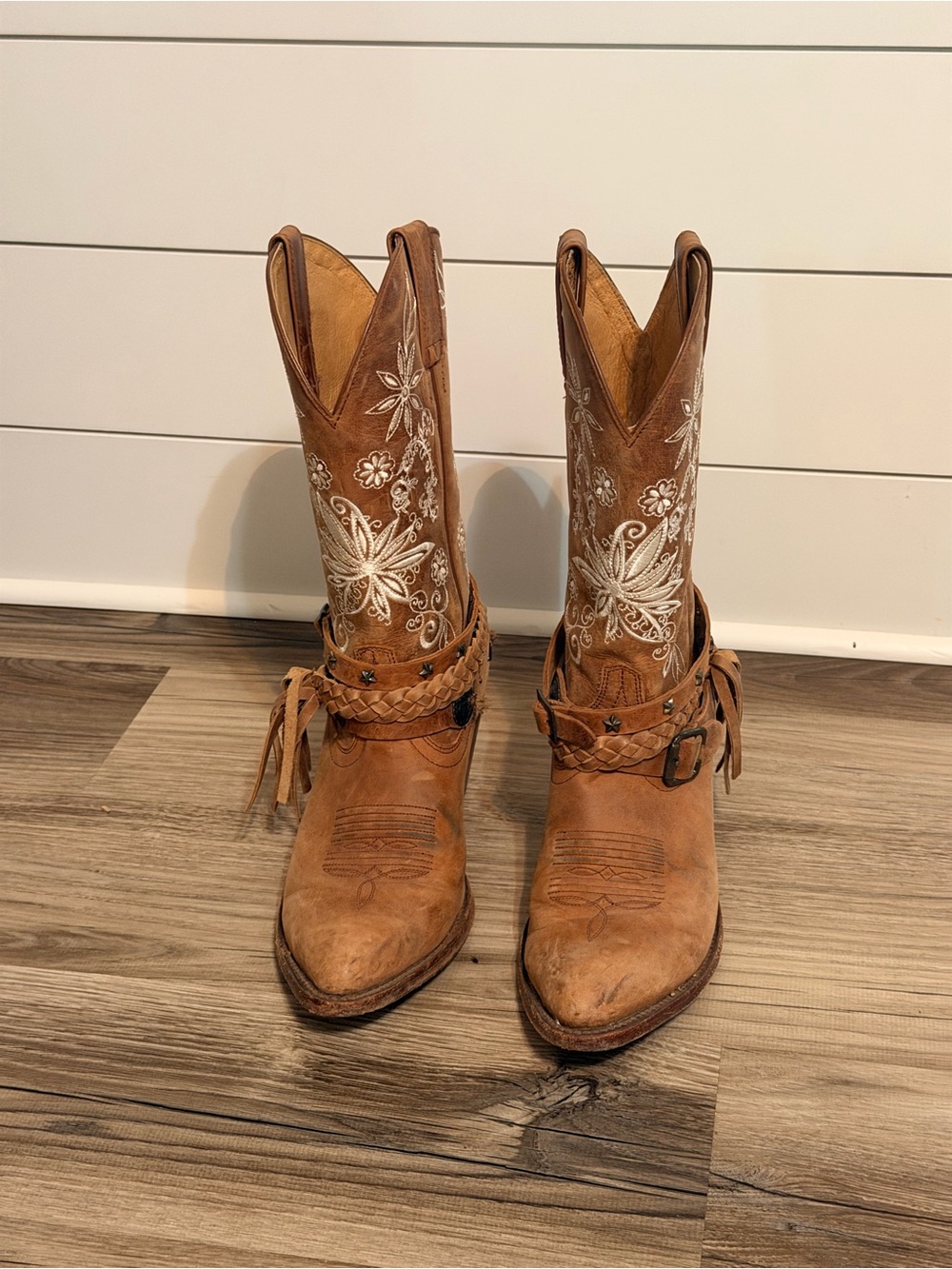Shyanne Tan Brown Western Embroidered Leather Heeled Boots